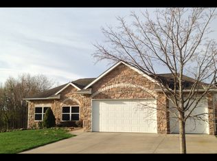 1030 Forest Edge Dr, Coralville, IA 52241
