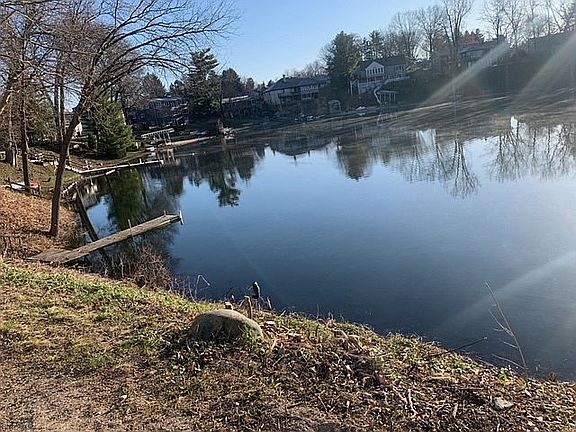 3rd image of 2284 Edgewater Dr NE