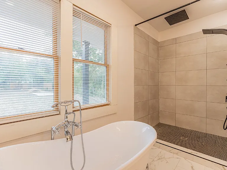 1010 Burnet St — Photo 33