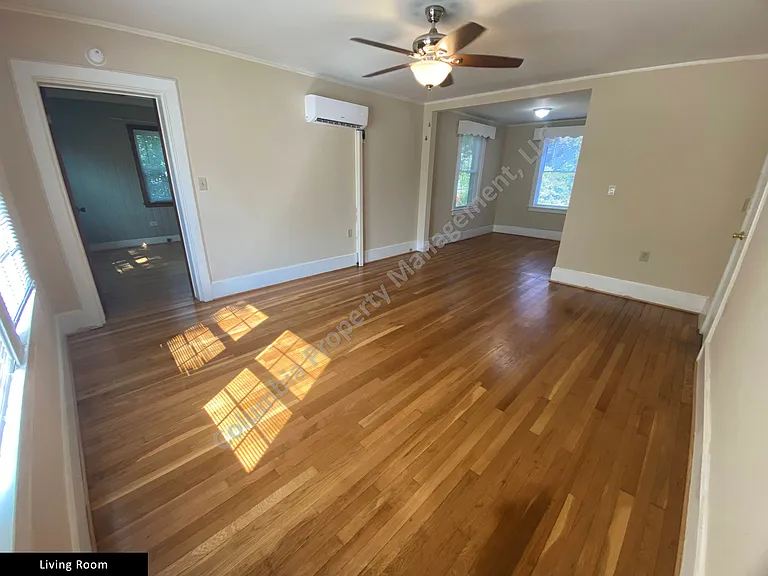 1600 Maple St #4 — Photo 3