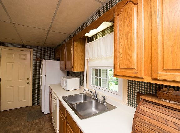4th image of 404 Earnshaw Dr
