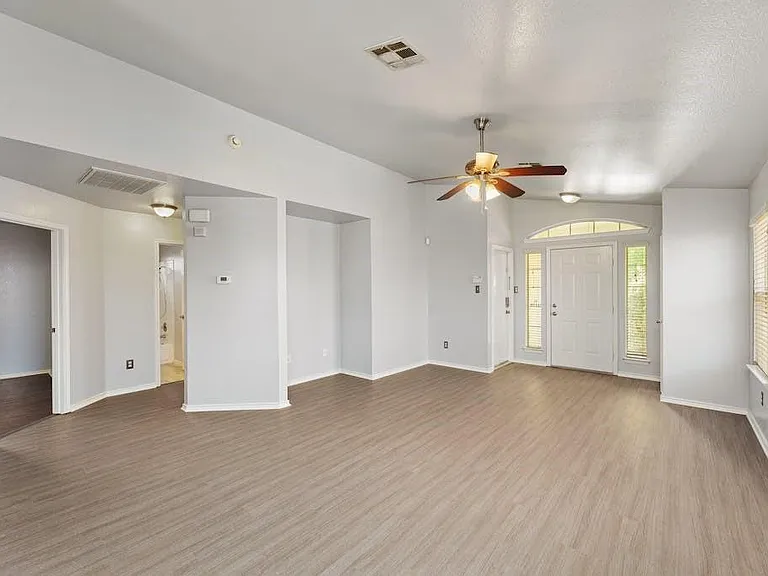 12816 Dwight Eisenhower St — Photo 7