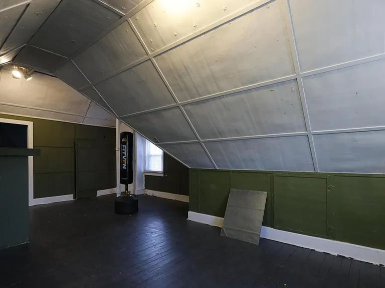 504 N Walnut St — Photo 17
