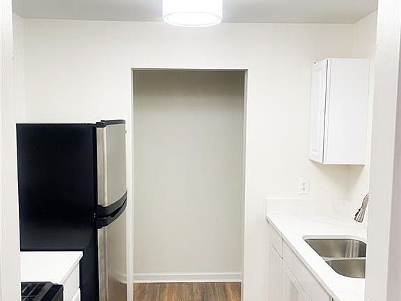 3rd image of 7010 Oakhill Cir
