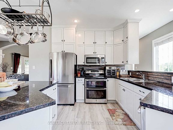 3rd image of 524 Hoover Rd