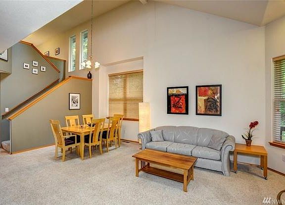 5th image of 11 Horseshoe Cir