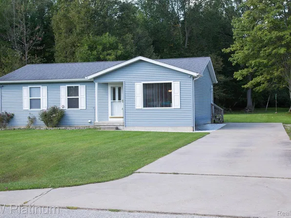 1823 Leland Rd, Smiths Creek, MI 48074
