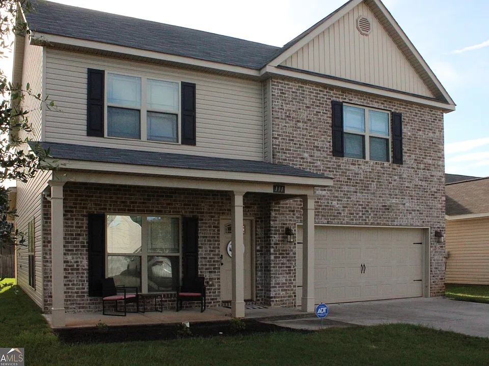 111 Sourwood Ln