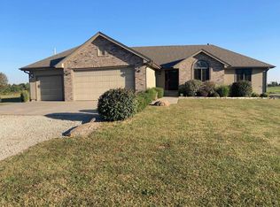 420 NW 86th St, Topeka, KS 66617