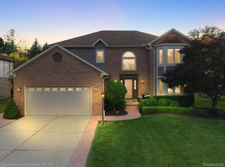1144 Bembridge Dr, Rochester Hills, MI 48307