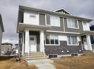 1045 W Lakeview Dr, Chestermere, AB T1X2T2