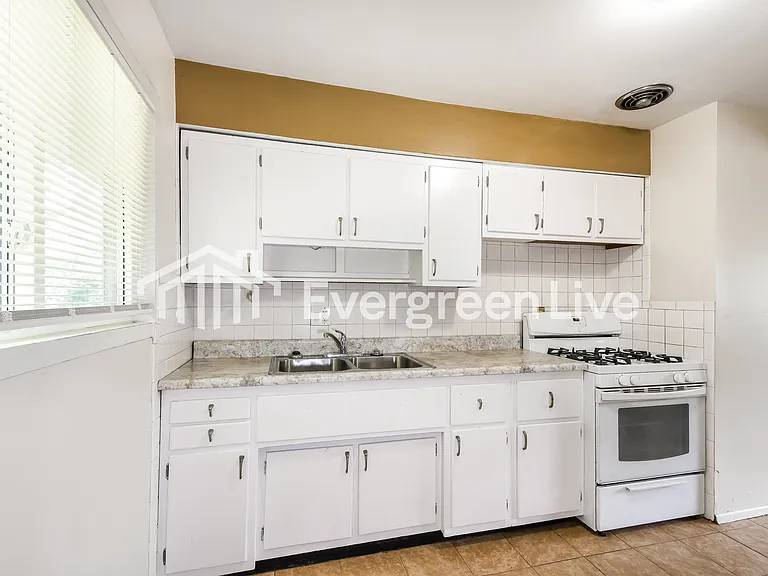 1710 Patterson Rd — Photo 6
