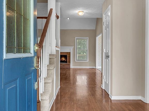 3rd image of 206 Saint Michaels Ln