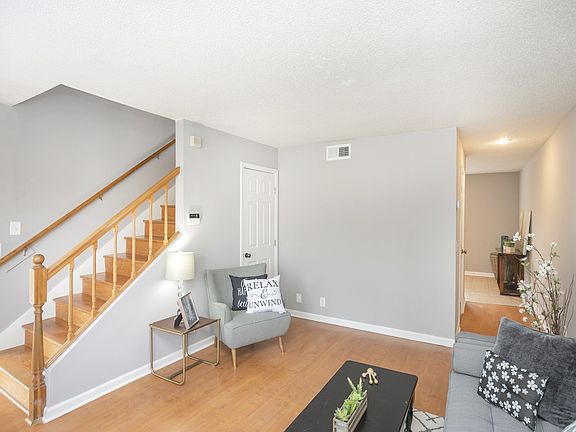3rd image of 810 Holder Ct