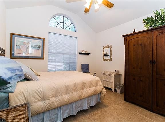 4th image of 412 Gardenia Ln