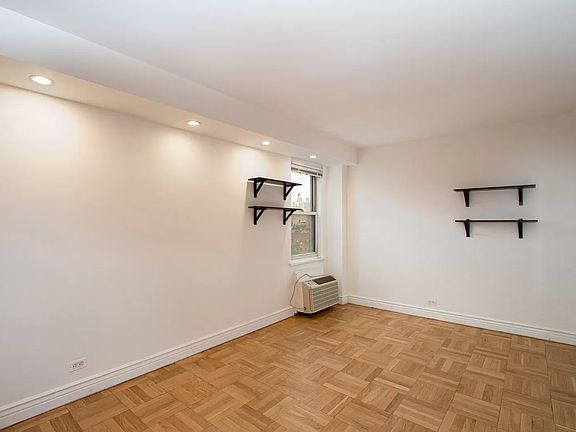 3rd image of 166 E 35th St APT 8E