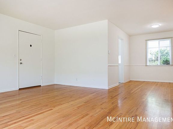 3rd image of 421 San Vicente Blvd APT B