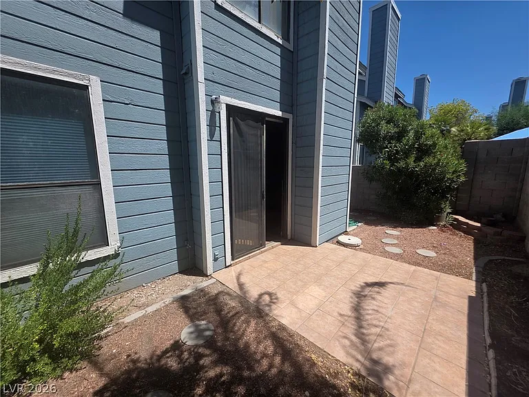 5027 Strauss Dr — Photo 25