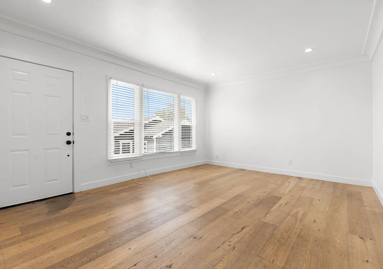 2 Bed / 1 bath with Private Outdoor Space in Rampart Village — Photo 4