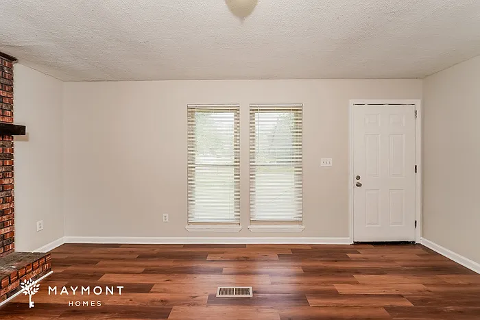 3 bed, 1.5 bath, 1176 sqft, $1,425 — Photo 3