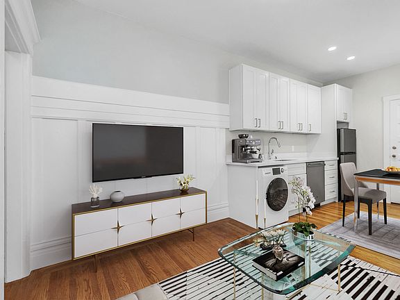 3rd image of 2128 Van Ness Ave #404