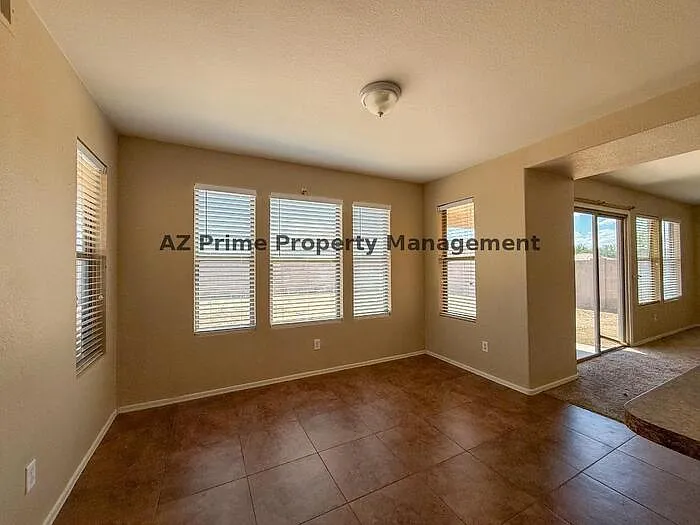 583 W Racine Loop — Photo 8