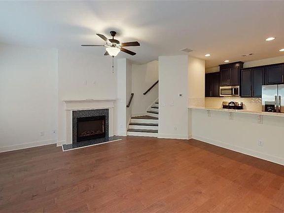 5th image of 1837 Edgehill Dr