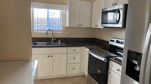 2 bed, 1.5 bath, 1100 sqft, $3,400 — Photo 2