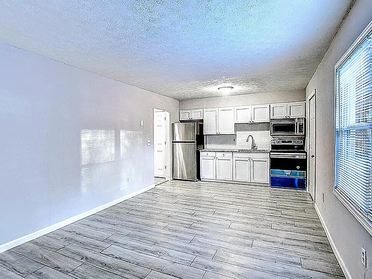 1004 Derwood Ct — Photo 10