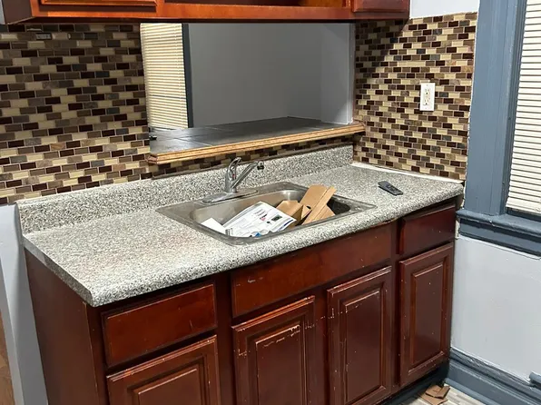 44 4th St #2R, Newark, NJ 07107