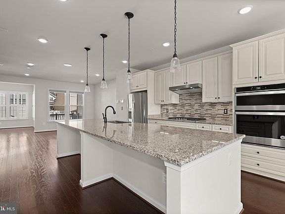2nd image of 8281 Meadowood Dr