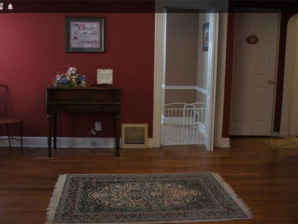 2nd image of 221 W Park Ave