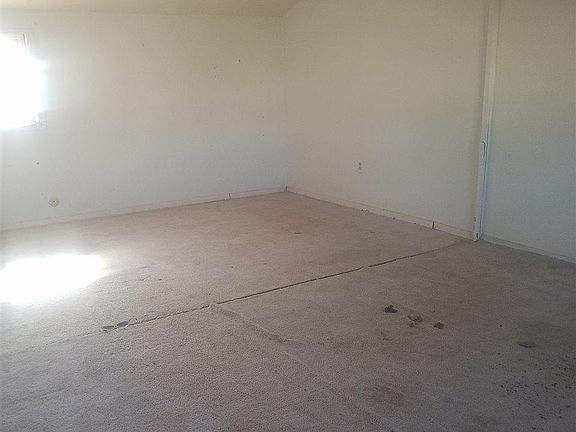 4th image of 2601 S Broadway St