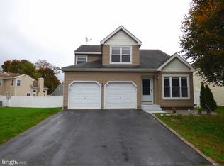 5 Wesley Ln, Burlington, NJ 08016