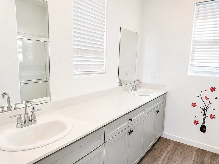 2806 N Applegate Ave — Photo 14