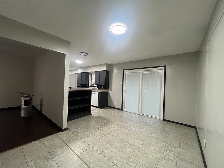 2405 Inadale Ave — Photo 7