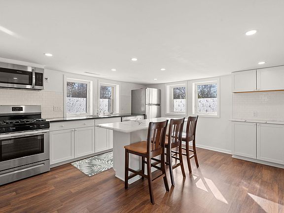 5th image of 726 Freyer Rd