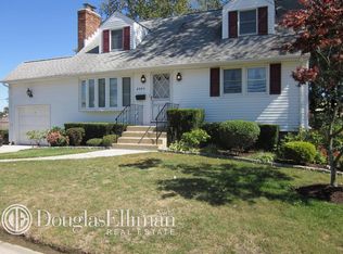 2303 S Seamans Neck Rd, Seaford, NY 11783