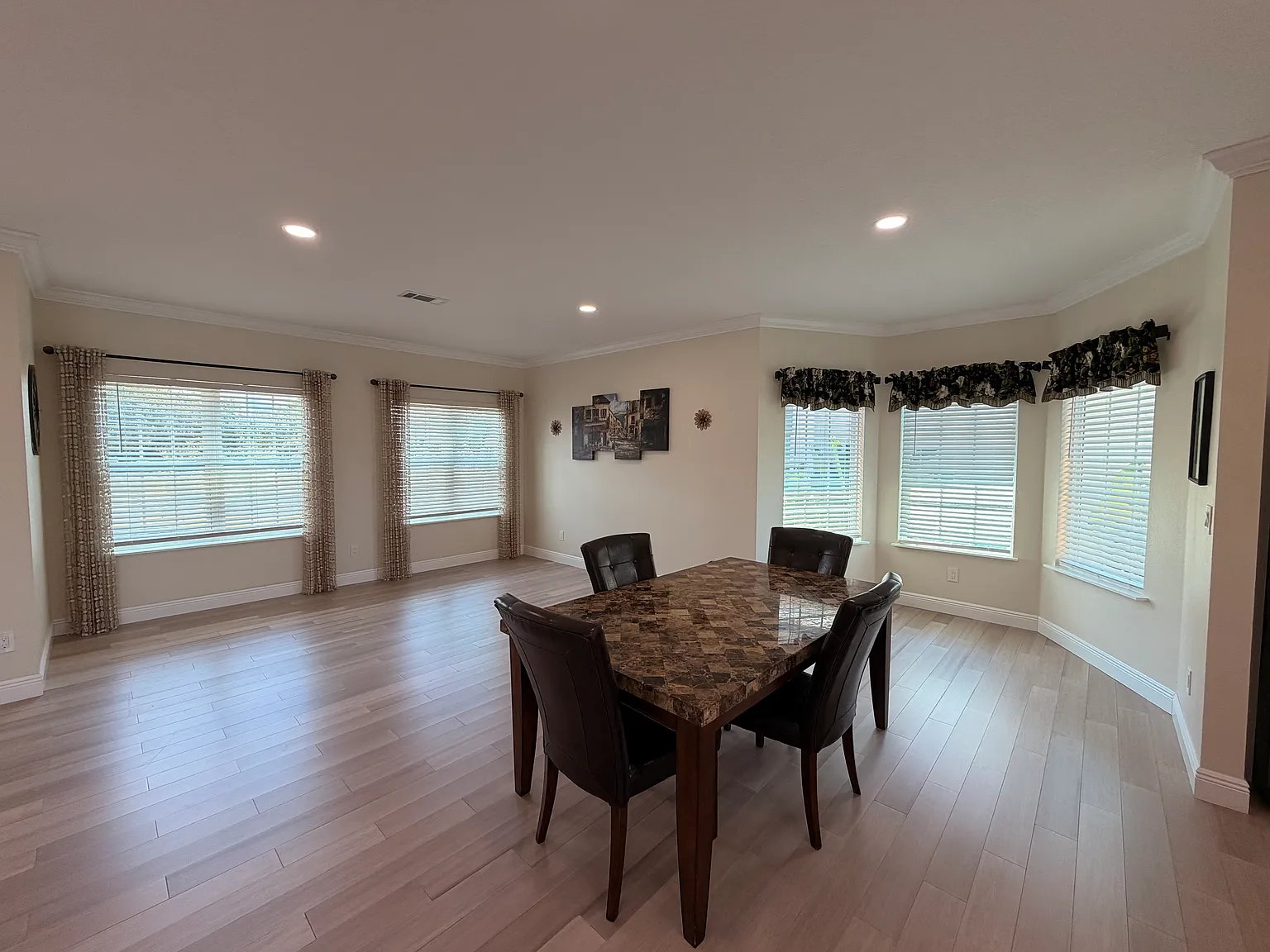 3 bed, 1950 sqft, $3,500 — Photo 4