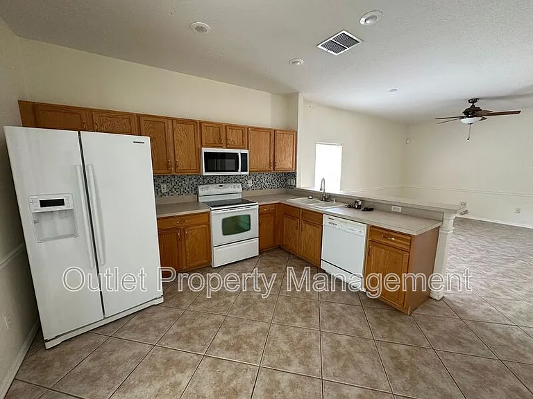 4749 Waterside Pointe Cir — Photo 5