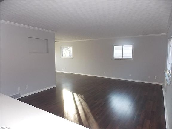3rd image of 319 Brookwood Ave