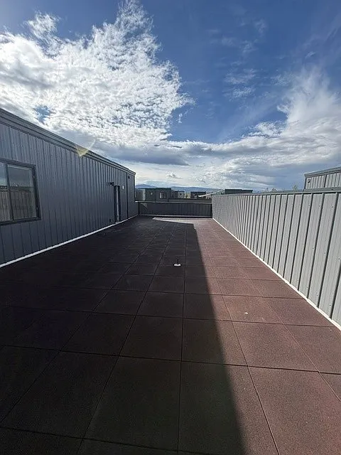 Studio, 700 sqft, $1,700 — Photo 3