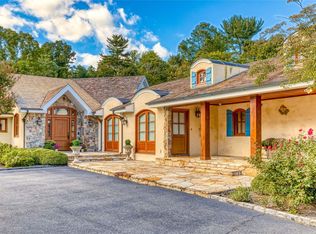 19 Stone Arch Rd, Old Westbury, NY 11568