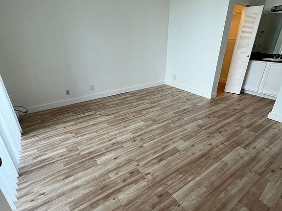 5th image of 728 Executive Center Dr APT 18