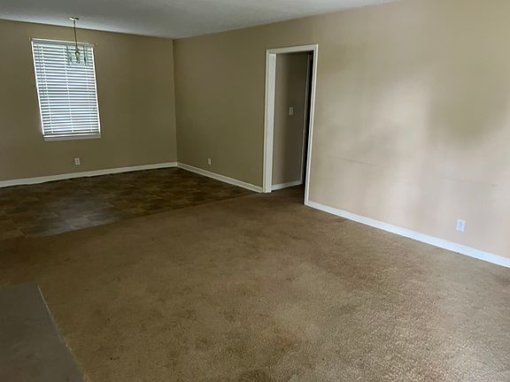 4th image of 129 Walnut Crest Dr