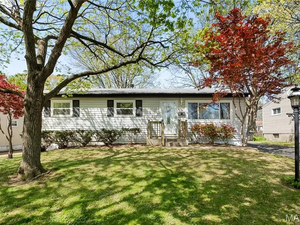 1065 Ermanda Dr, Florissant, MO 63033