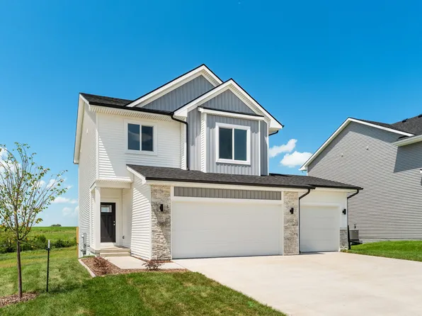 3261 Marigold Cir, Pella, IA 50219