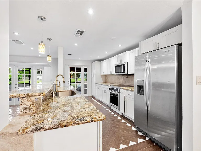 9897 Fairway Cove Ln — Photo 10