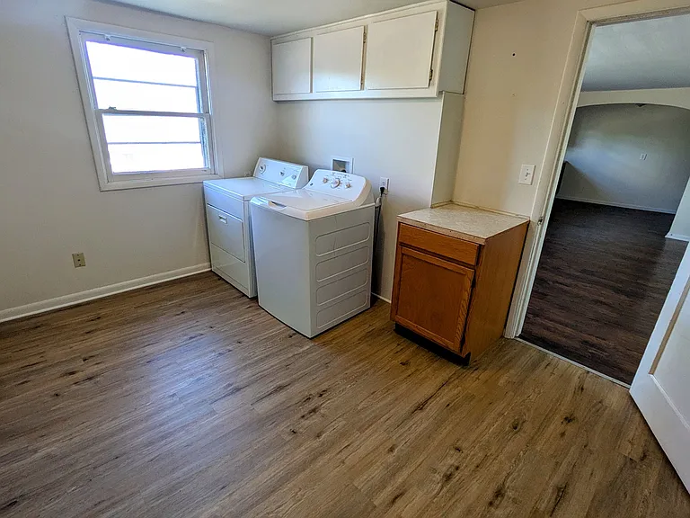 1014 S Garry Rd — Photo 2