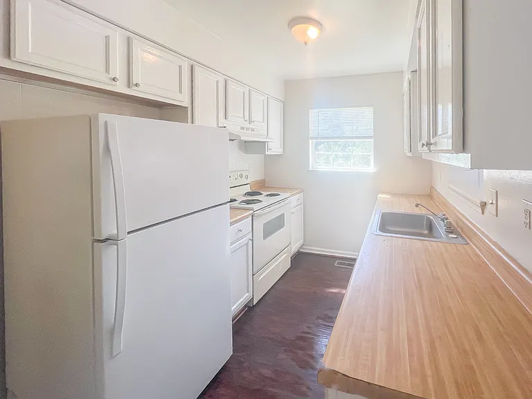 520 Lancaster Creek Dr — Photo 6